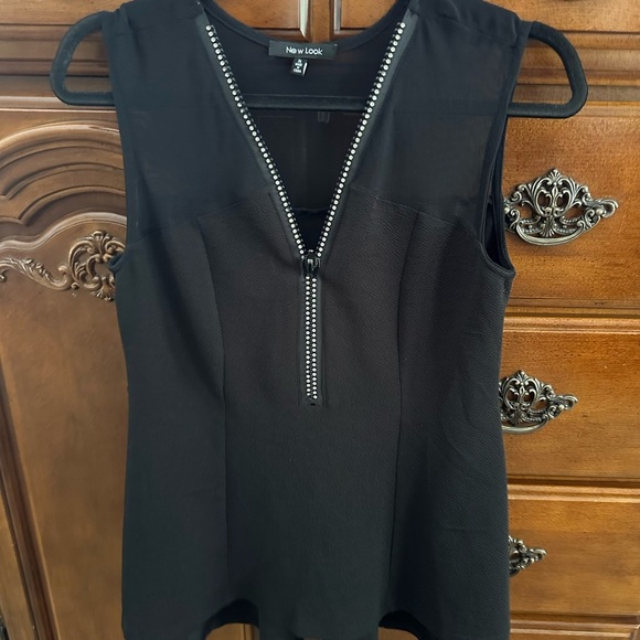 New look black zippered sleeveless top. - Picture 6 of 9